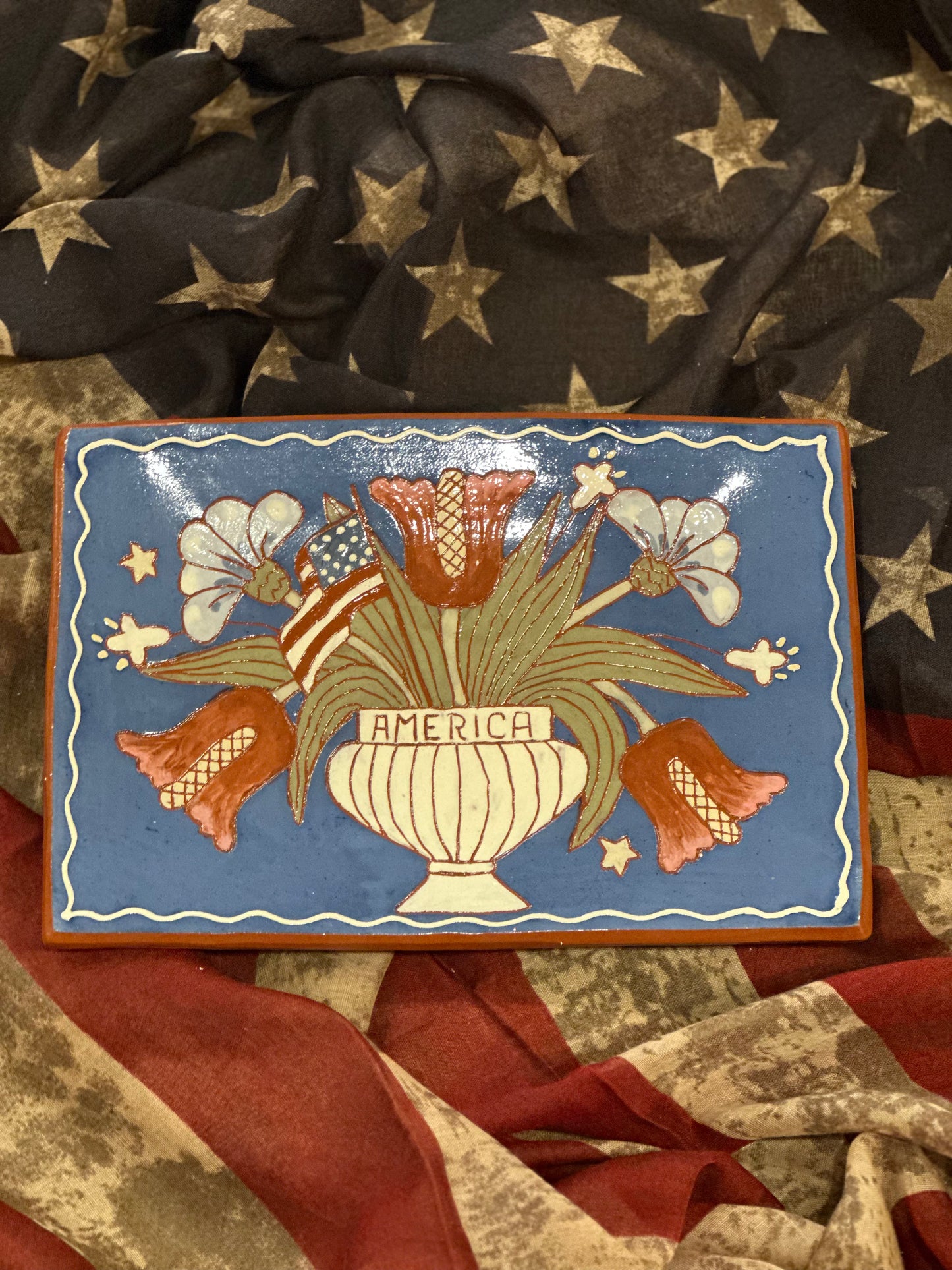 Red Oaks Americana Floral Urn Plate Summer