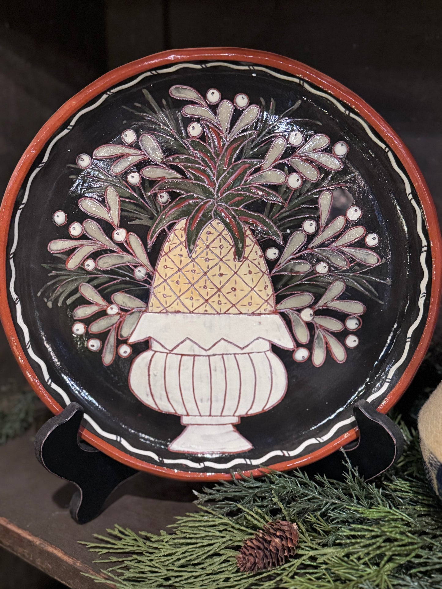 Red Oaks 10” Pineapple Plate Winter