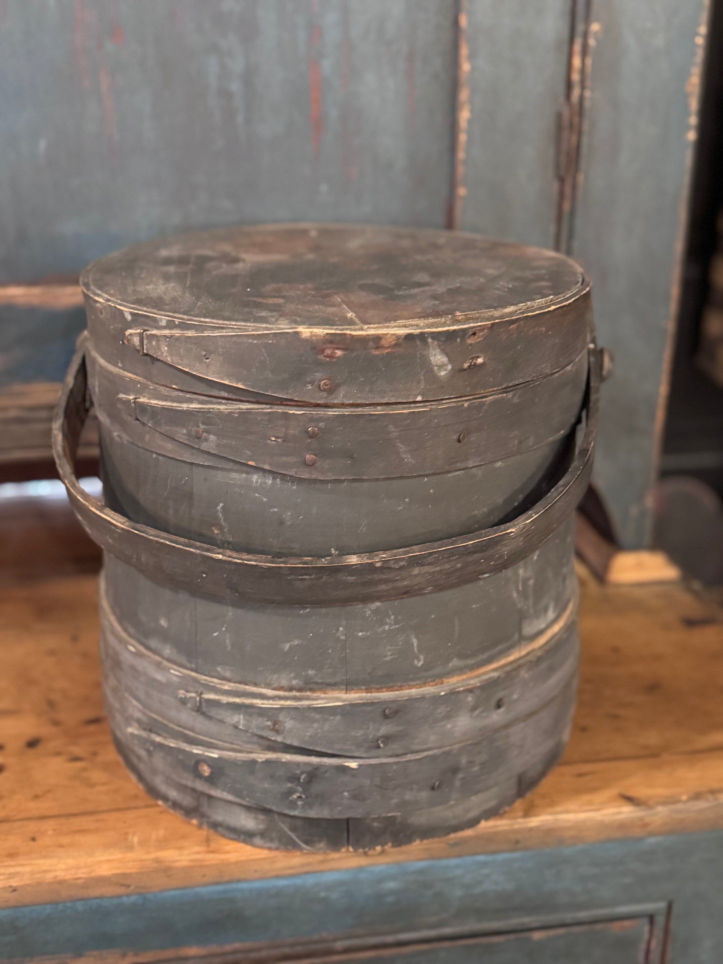 Antique Medium Gray Firkin