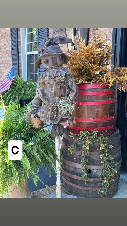 2 Chics Large Scarecrows