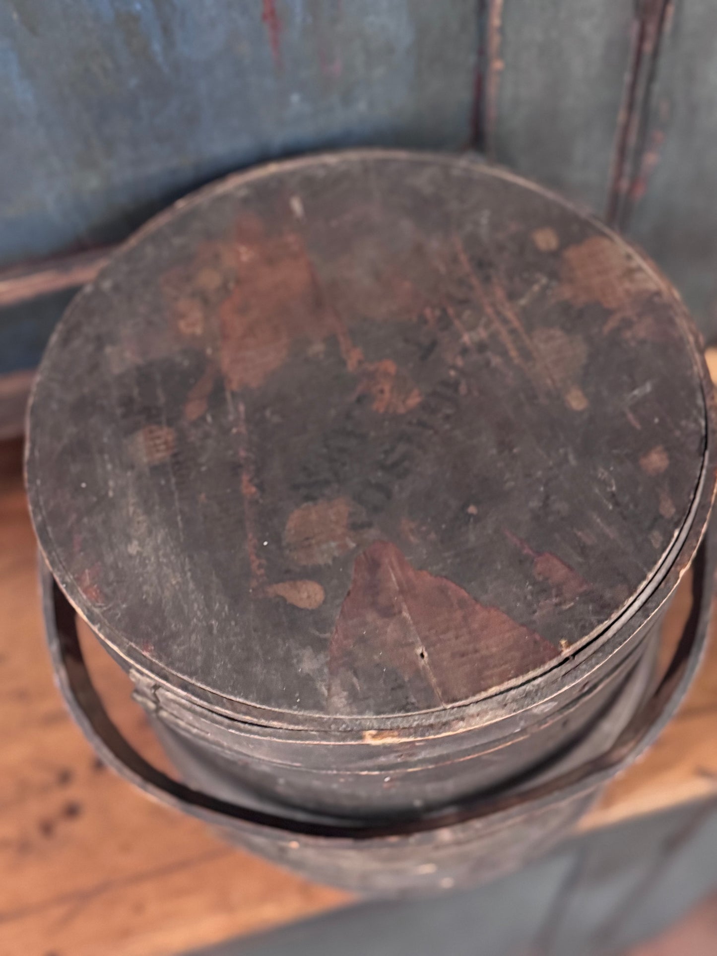 Antique Medium Gray Firkin