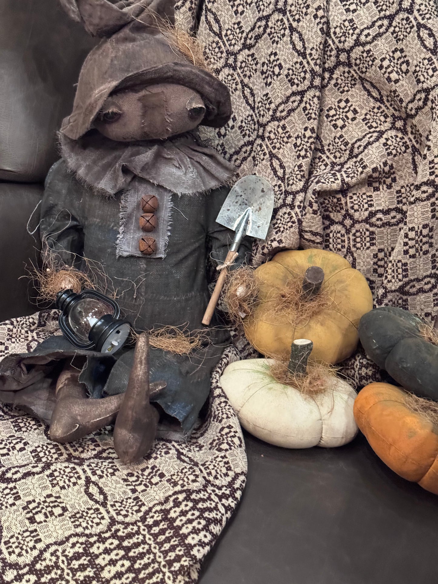 2 Chics Fall Dolls