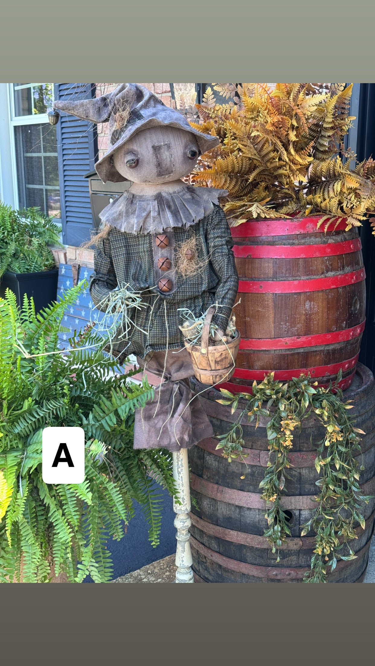 2 Chics Large Scarecrows