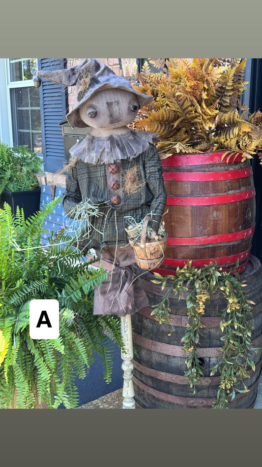 2 Chics Large Scarecrows