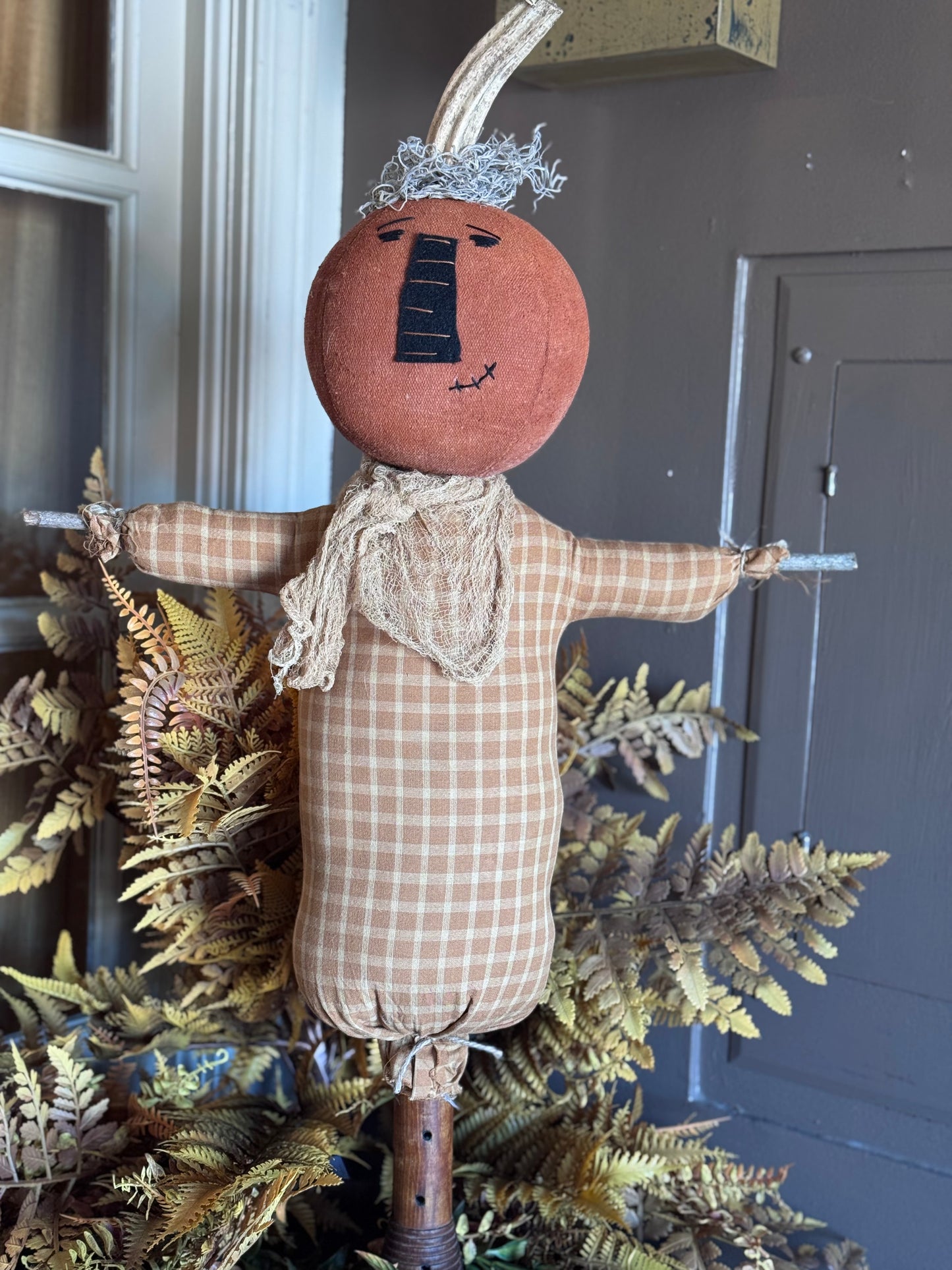 Pumpkin Scarecrow on Bobbins