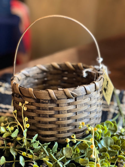 Primitive Round Trinket Basket