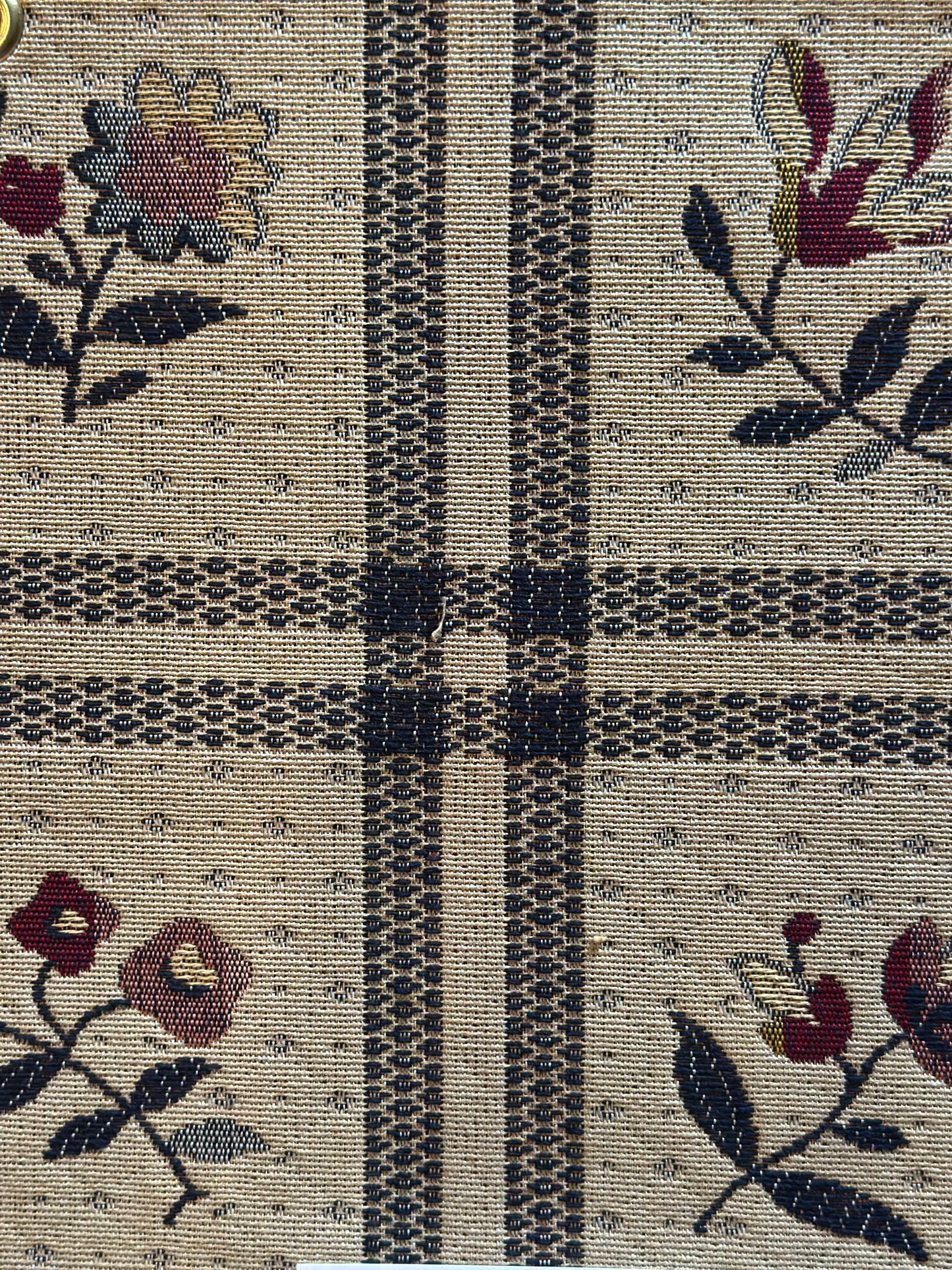 2190 Ashley Ecru/Black Grade B