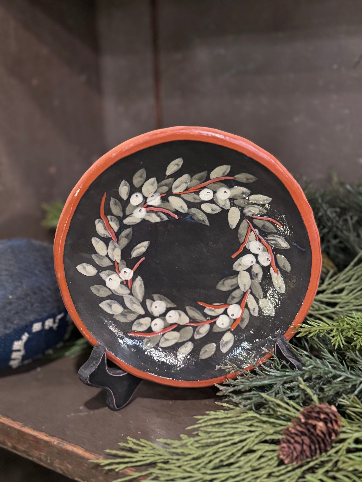 Red Oaks 6” Mistletoe Plate Winter