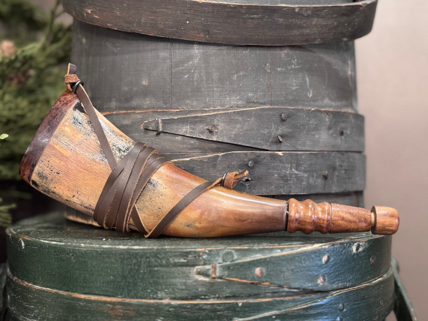 Flat Primer Horn with Wooden End and Plug