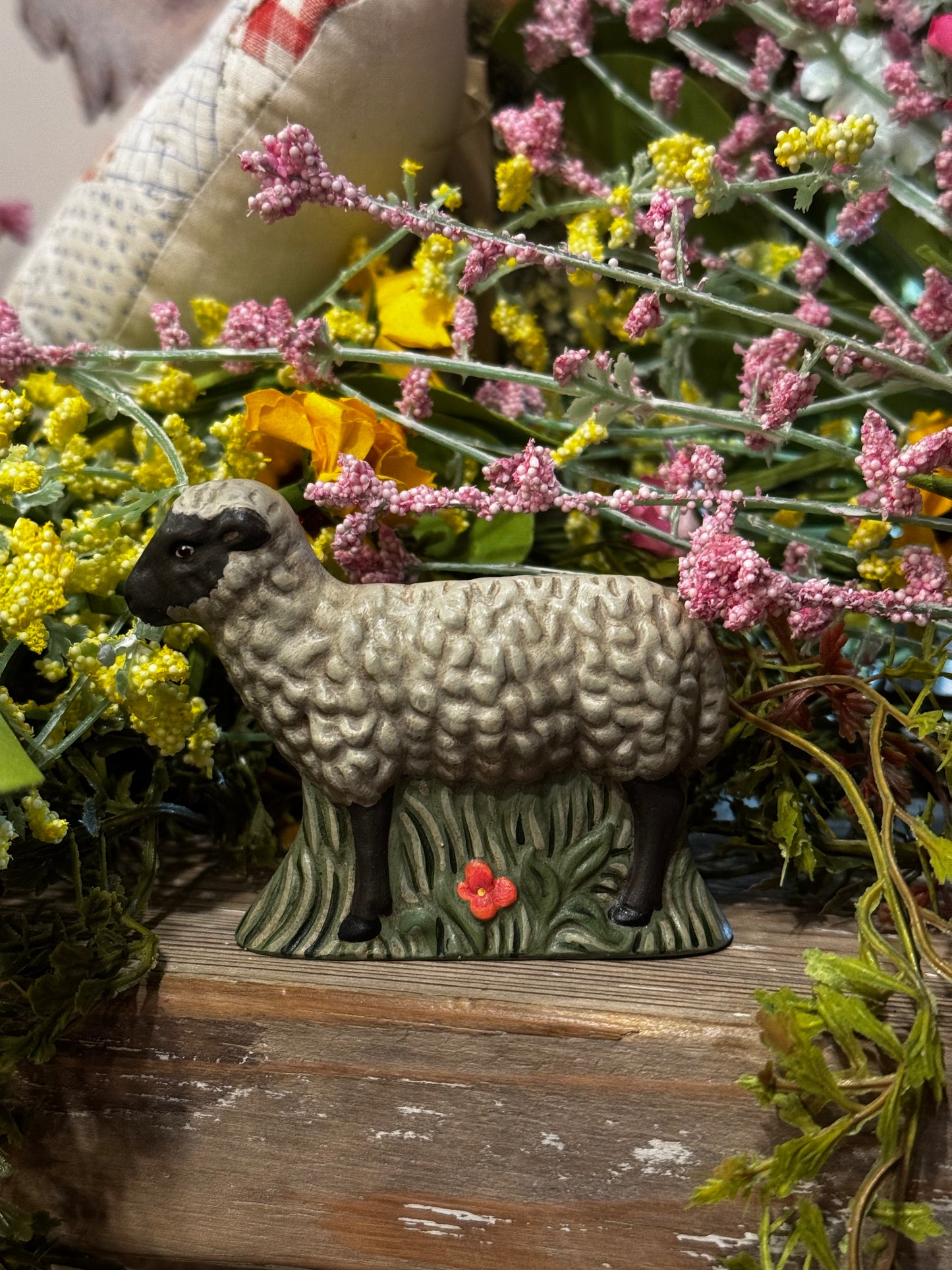 Stone Ridge Chalkware Black Face Sheep Spring